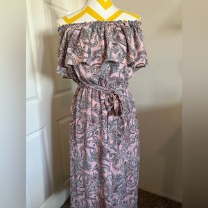 Spring/Summer, here she comes! Pink paisley, worn on or off the shoulder.